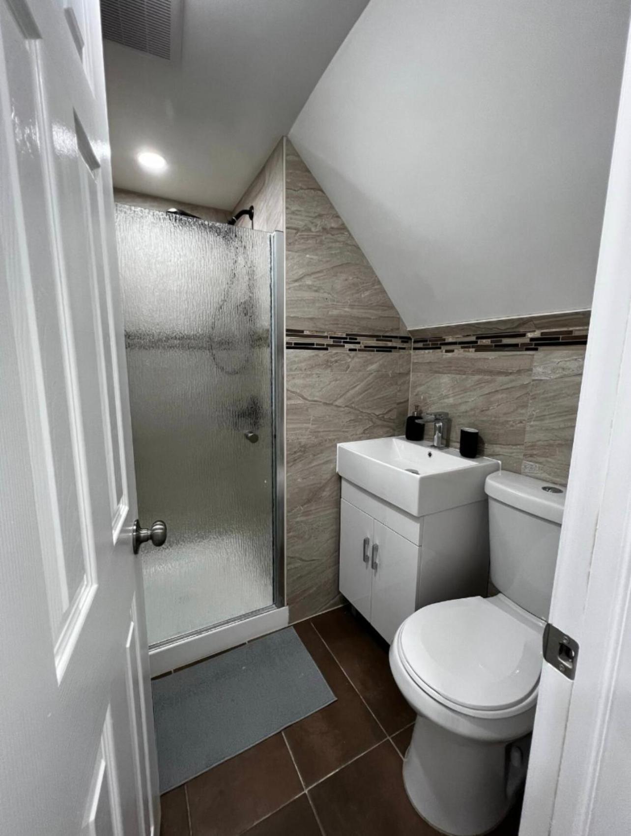 Hospedagem domiciliar Modern & Cozy In Queens Near Train Station And Buses *