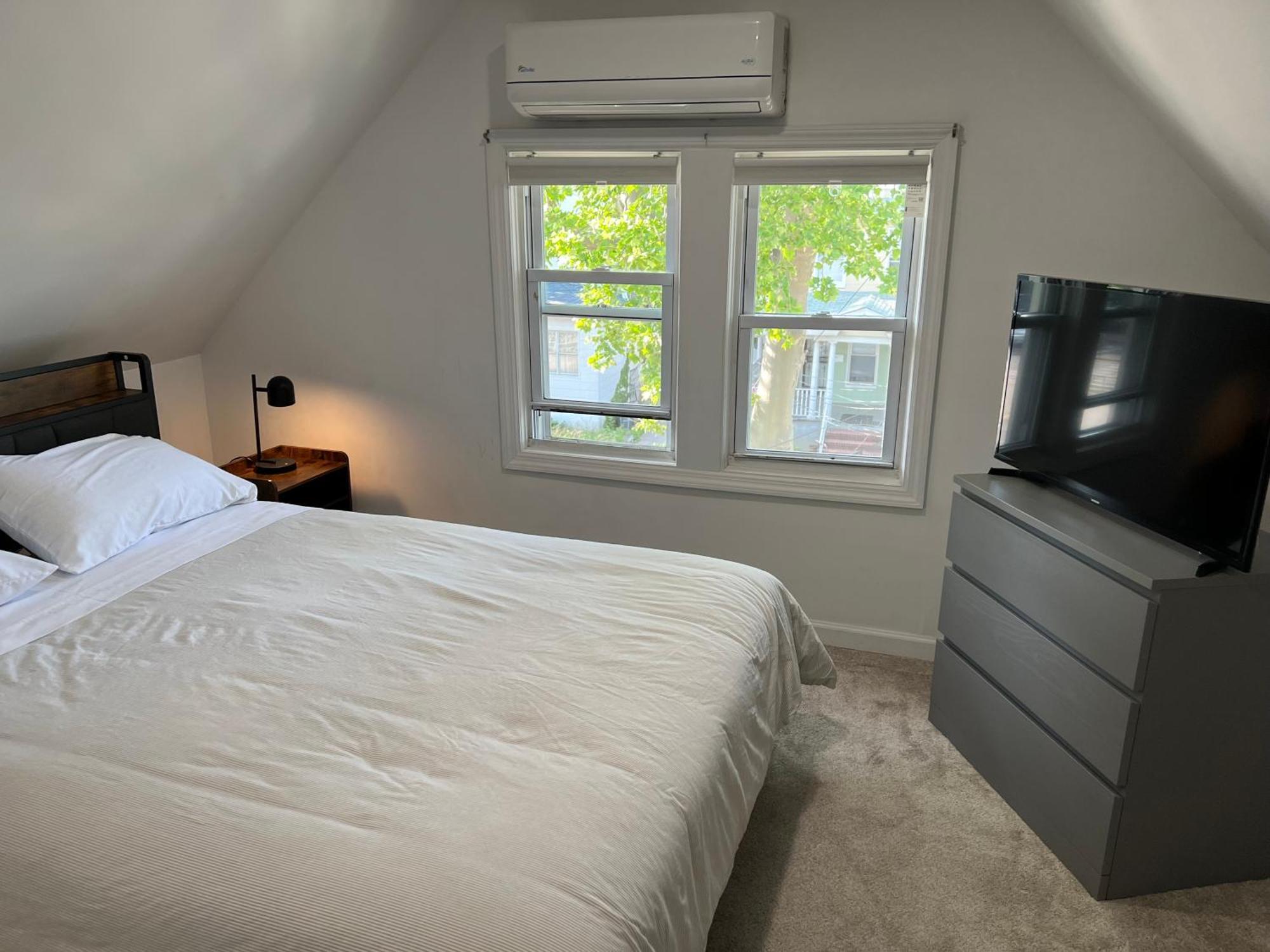 Modern & Cozy In Queens Near Train Station And Buses * Nova York